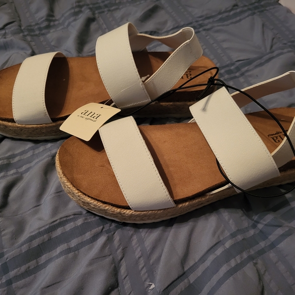 Platform Sandals - Picture 2 of 6